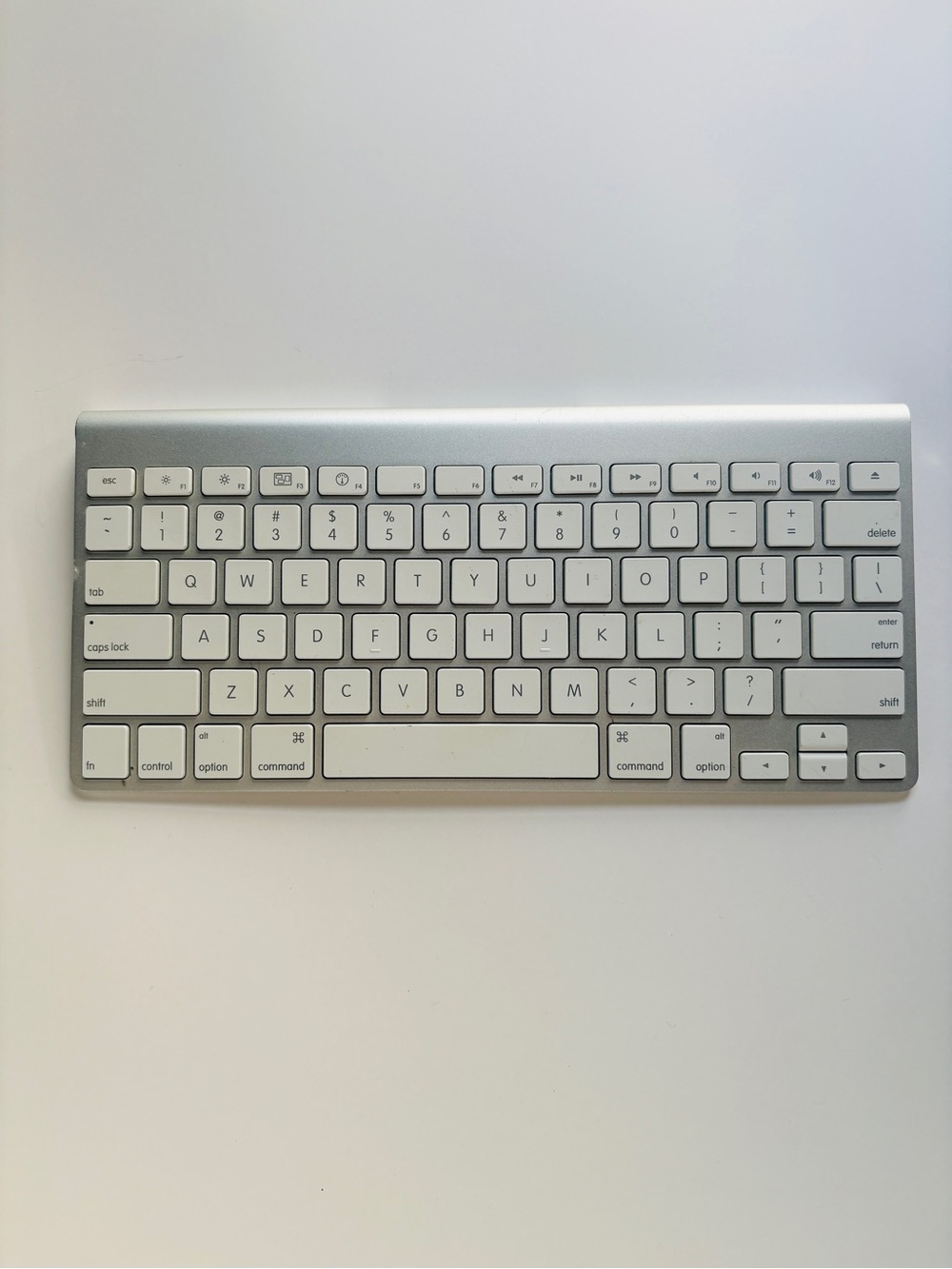 Apple Aluminum Bluetooth Keyboard in Silver with White Keys